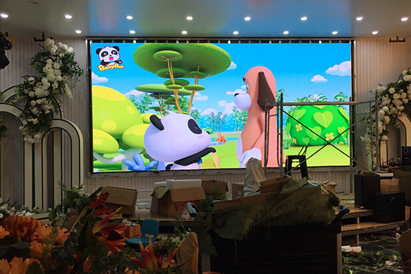 Lắp đặt màn hình led tiệc cưới